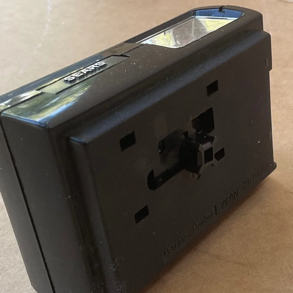 🎥 Vintage Pocket Camera Flash 🎥